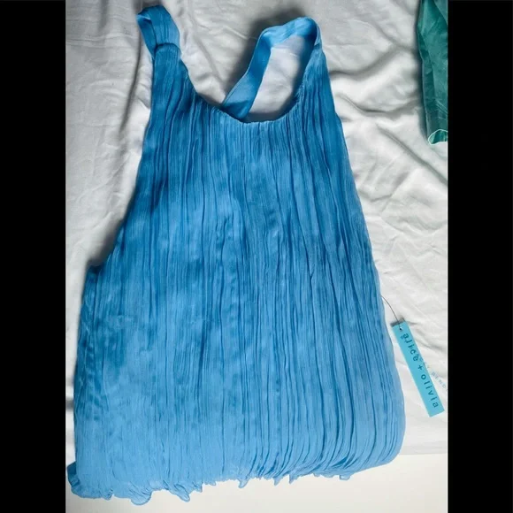 Alice + Olivia Crepe Pleated Tank Top - Picture 3 of 8